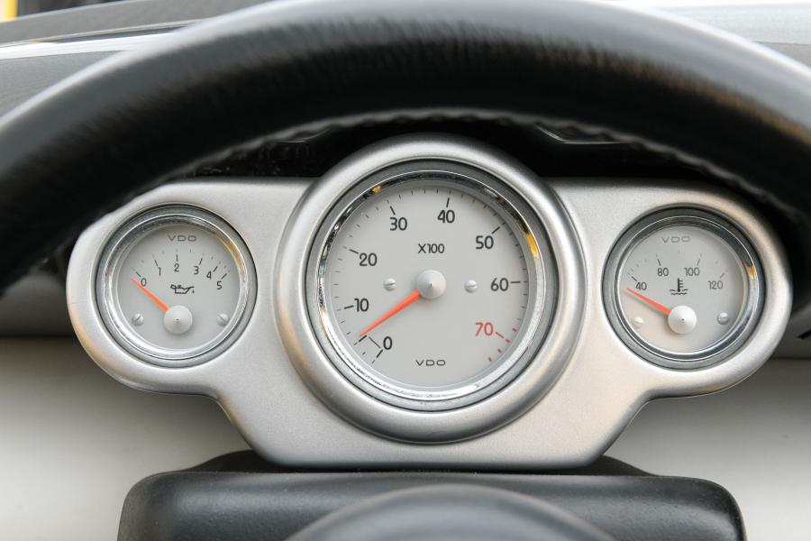 Панель приборов Renault Sport Spider 1996 года  (фото 13 из 22)